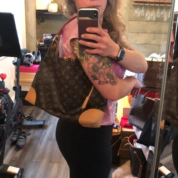 Louis Vuitton Berri PM Monogram Canvas - Picture 15 of 17